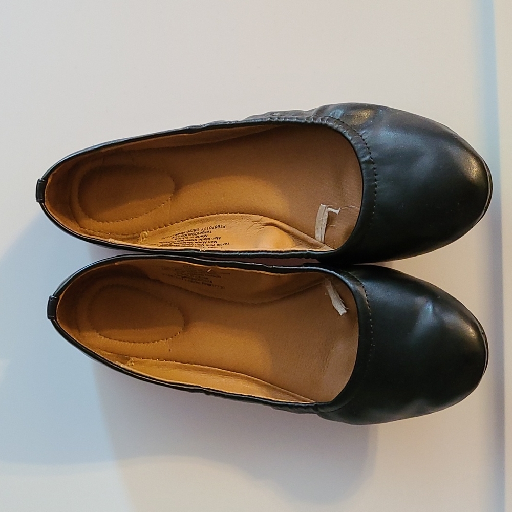 Women's flat slip on shoes